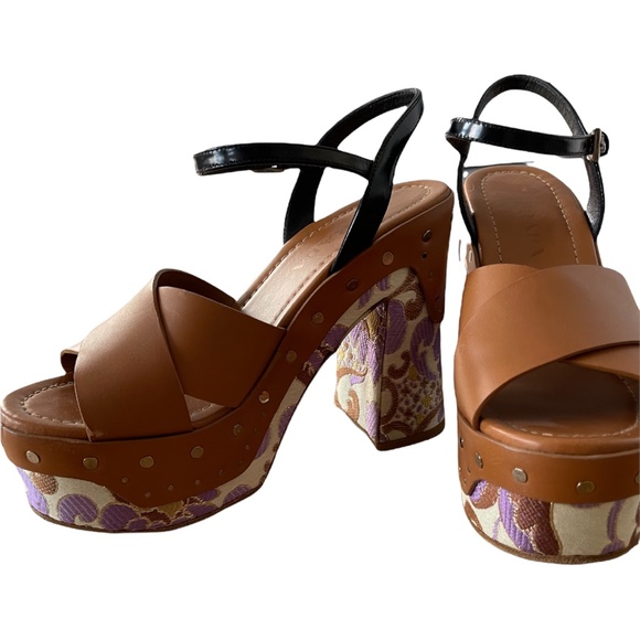 PRADA [RARE] Spring 2015 Leather/Brocade Platform Sandals - Picture 7 of 15